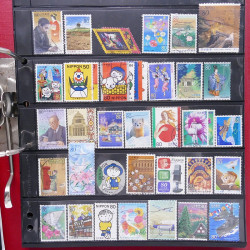 Lot massif de timbres d'Asie - Moyen Orient neufs et oblitérés en un album.