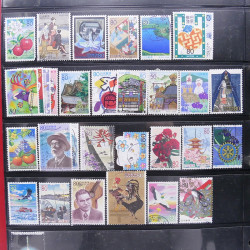 Lot massif de timbres d'Asie - Moyen Orient neufs et oblitérés en un album.