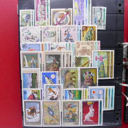 Lot massif de timbres d'Asie - Moyen Orient neufs et oblitérés en un album.