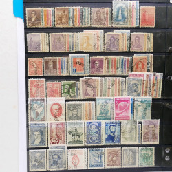 Lot massif de timbres d'Amérique du sud et centrale neufs et oblitérés en un album.