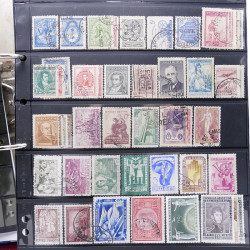 Lot massif de timbres d'Amérique du sud et centrale neufs et oblitérés en un album.