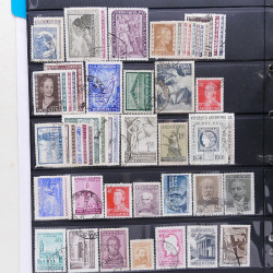Lot massif de timbres d'Amérique du sud et centrale neufs et oblitérés en un album.