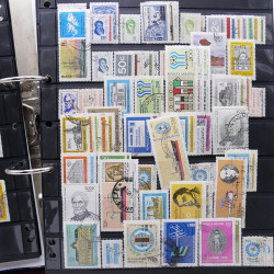 Lot massif de timbres d'Amérique du sud et centrale neufs et oblitérés en un album.
