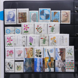 Lot massif de timbres d'Amérique du sud et centrale neufs et oblitérés en un album.