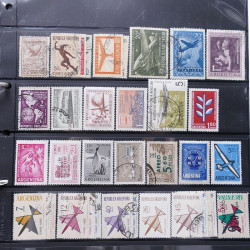 Lot massif de timbres d'Amérique du sud et centrale neufs et oblitérés en un album.