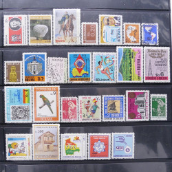 Lot massif de timbres d'Amérique du sud et centrale neufs et oblitérés en un album.
