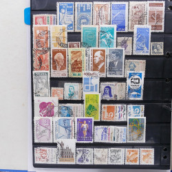 Lot massif de timbres d'Amérique du sud et centrale neufs et oblitérés en un album.