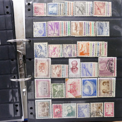 Lot massif de timbres d'Amérique du sud et centrale neufs et oblitérés en un album.
