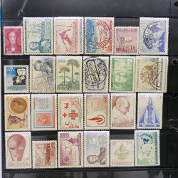 Lot massif de timbres d'Amérique du sud et centrale neufs et oblitérés en un album.