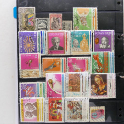 Lot massif de timbres d'Amérique du sud et centrale neufs et oblitérés en un album.