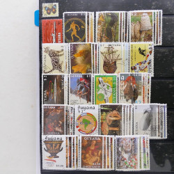 Lot massif de timbres d'Amérique du sud et centrale neufs et oblitérés en un album.