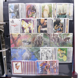 Lot massif de timbres d'Amérique du sud et centrale neufs et oblitérés en un album.