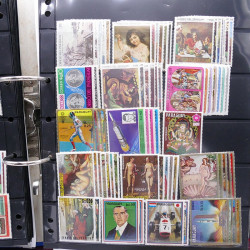 Lot massif de timbres d'Amérique du sud et centrale neufs et oblitérés en un album.