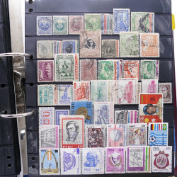 Lot massif de timbres d'Amérique du sud et centrale neufs et oblitérés en un album.