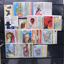 Lot massif de timbres d'Amérique du sud et centrale neufs et oblitérés en un album.