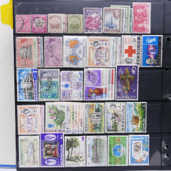 Lot massif de timbres d'Amérique du sud et centrale neufs et oblitérés en un album.