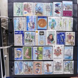 Lot massif de timbres d'Amérique du sud et centrale neufs et oblitérés en un album.