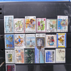 Lot massif de timbres d'Amérique du sud et centrale neufs et oblitérés en un album.