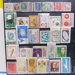 Lot massif de timbres d'Amérique du sud et centrale neufs et oblitérés en un album.