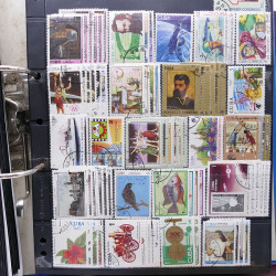 Lot massif de timbres d'Amérique du sud et centrale neufs et oblitérés en un album.