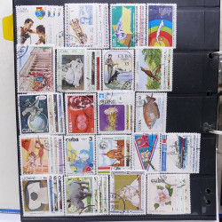 Lot massif de timbres d'Amérique du sud et centrale neufs et oblitérés en un album.