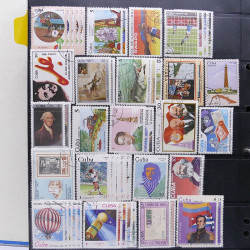 Lot massif de timbres d'Amérique du sud et centrale neufs et oblitérés en un album.