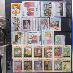 Lot massif de timbres d'Amérique du sud et centrale neufs et oblitérés en un album.