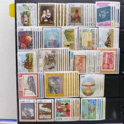 Lot massif de timbres d'Amérique du sud et centrale neufs et oblitérés en un album.