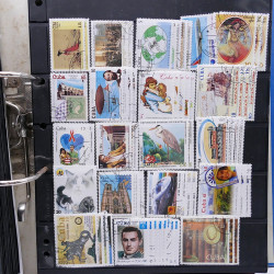 Lot massif de timbres d'Amérique du sud et centrale neufs et oblitérés en un album.