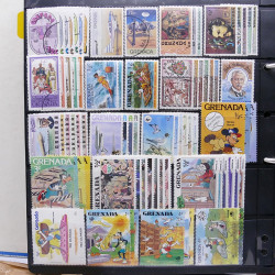 Lot massif de timbres d'Amérique du sud et centrale neufs et oblitérés en un album.