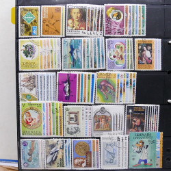 Lot massif de timbres d'Amérique du sud et centrale neufs et oblitérés en un album.