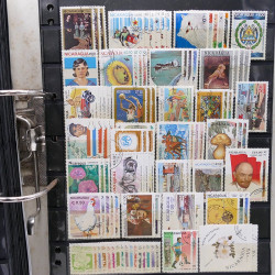 Lot massif de timbres d'Amérique du sud et centrale neufs et oblitérés en un album.