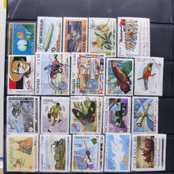 Lot massif de timbres d'Amérique du sud et centrale neufs et oblitérés en un album.