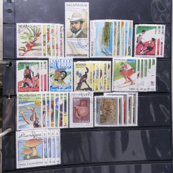 Lot massif de timbres d'Amérique du sud et centrale neufs et oblitérés en un album.