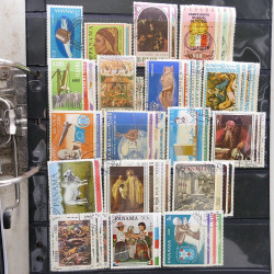 Lot massif de timbres d'Amérique du sud et centrale neufs et oblitérés en un album.