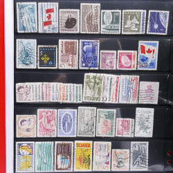 Lot massif de timbres d'Amérique et Afrique neufs et oblitérés en album.