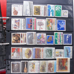 Lot massif de timbres d'Amérique et Afrique neufs et oblitérés en album.