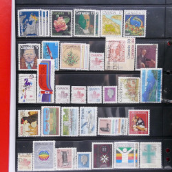 Lot massif de timbres d'Amérique et Afrique neufs et oblitérés en album.