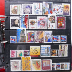 Lot massif de timbres d'Amérique et Afrique neufs et oblitérés en album.