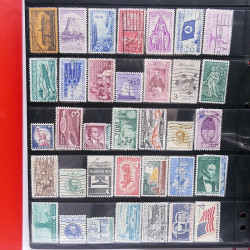 Lot massif de timbres d'Amérique et Afrique neufs et oblitérés en album.