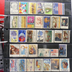 Lot massif de timbres d'Amérique et Afrique neufs et oblitérés en album.