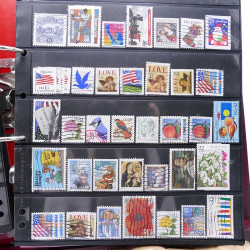 Lot massif de timbres d'Amérique et Afrique neufs et oblitérés en album.