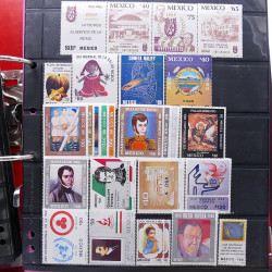 Lot massif de timbres d'Amérique et Afrique neufs et oblitérés en album.