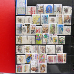 Lot massif de timbres d'Amérique et Afrique neufs et oblitérés en album.