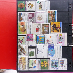 Lot massif de timbres d'Amérique et Afrique neufs et oblitérés en album.