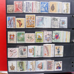 Lot massif de timbres d'Amérique et Afrique neufs et oblitérés en album.