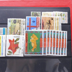 Lot massif de timbres d'Amérique et Afrique neufs et oblitérés en album.