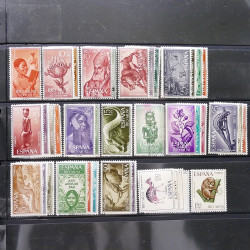 Lot massif de timbres d'Amérique et Afrique neufs et oblitérés en album.