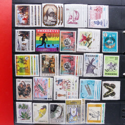 Lot massif de timbres d'Amérique et Afrique neufs et oblitérés en album.