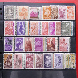 Lot massif de timbres d'Amérique et Afrique neufs et oblitérés en album.